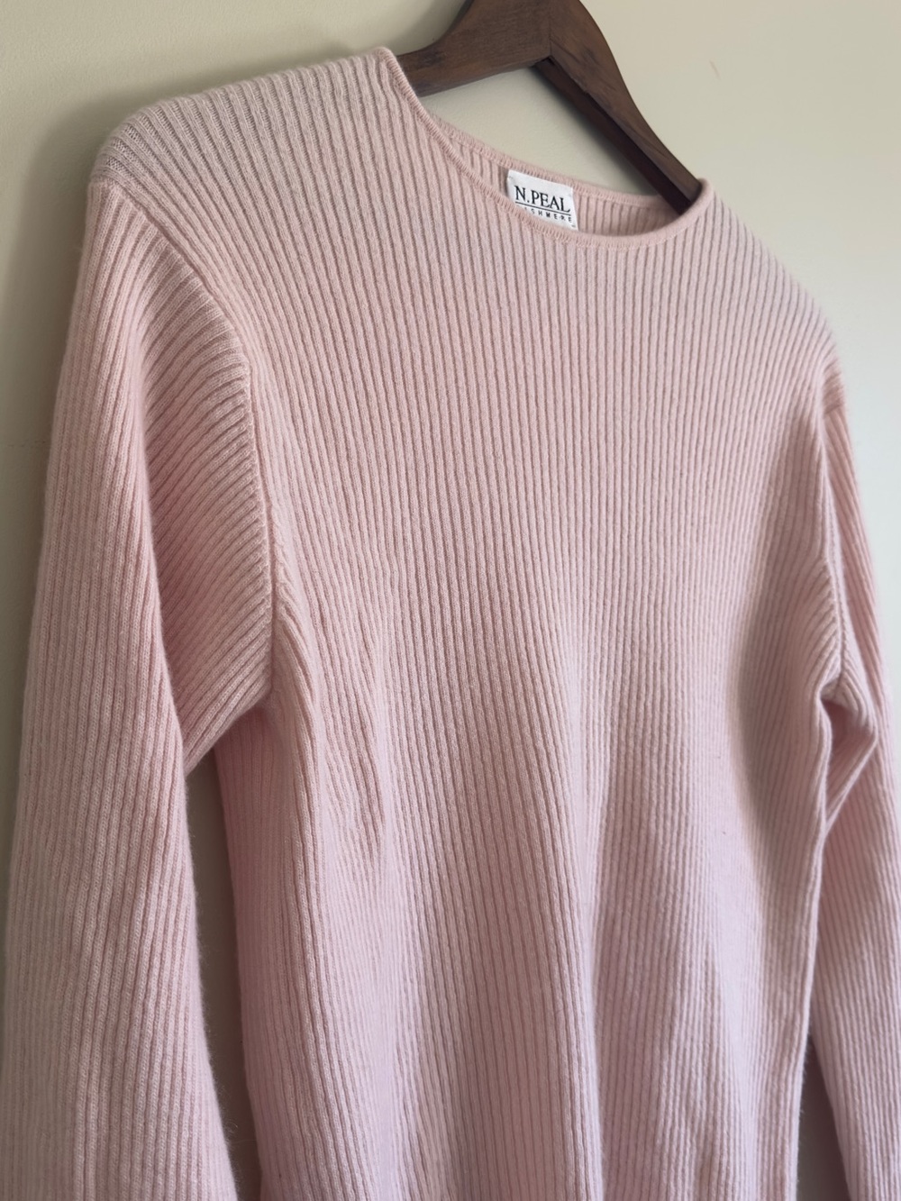N. Peal 100% Scottish Cashmere Ribbed Knit Sweater in Ballerina Pink